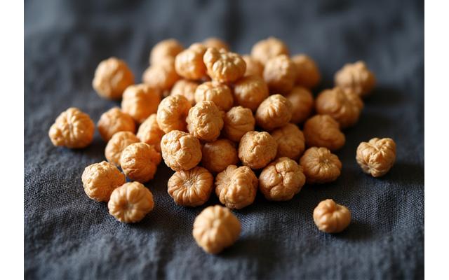 黒色系染料の原料である五倍子、タンニン成分が豊富な様子